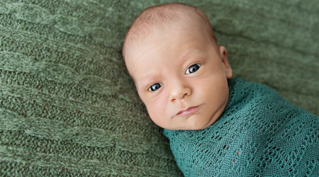 How newborns really see our faces