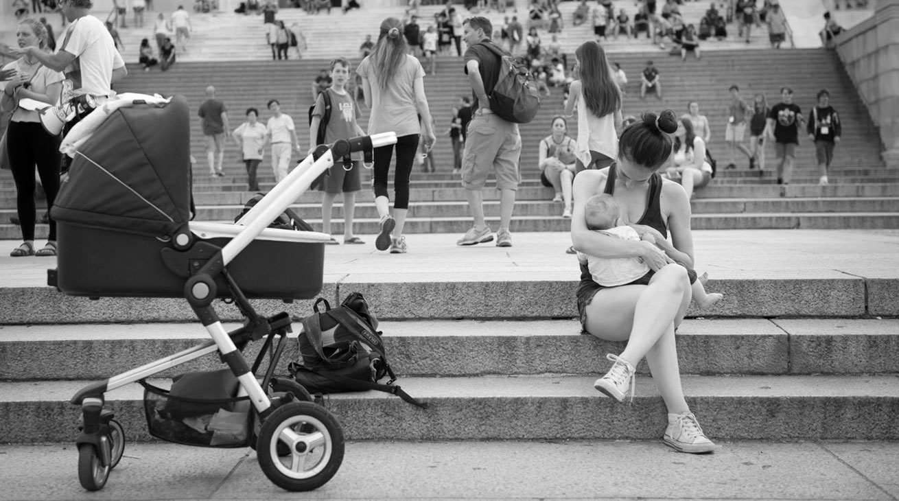 Take a brelfie for the Big Latch On!