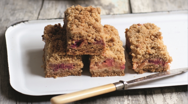 Rhubarb breakfast bar