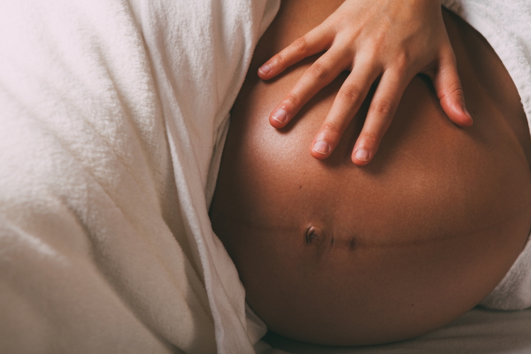What you need to know if you're using massage for labour pain relief
