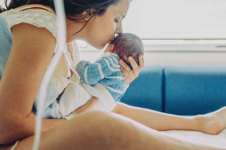 What happens in a baby's first 72 hours